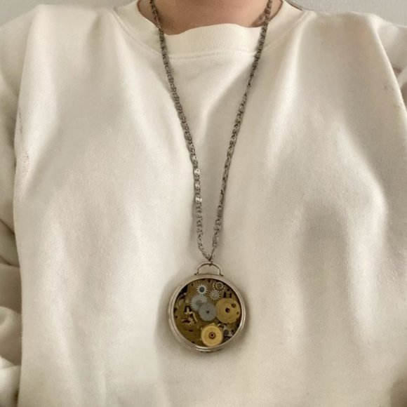 Clock Necklace - Picture 1 of 3